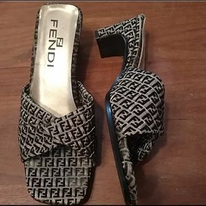 Vibtage Fendi slides sz 5